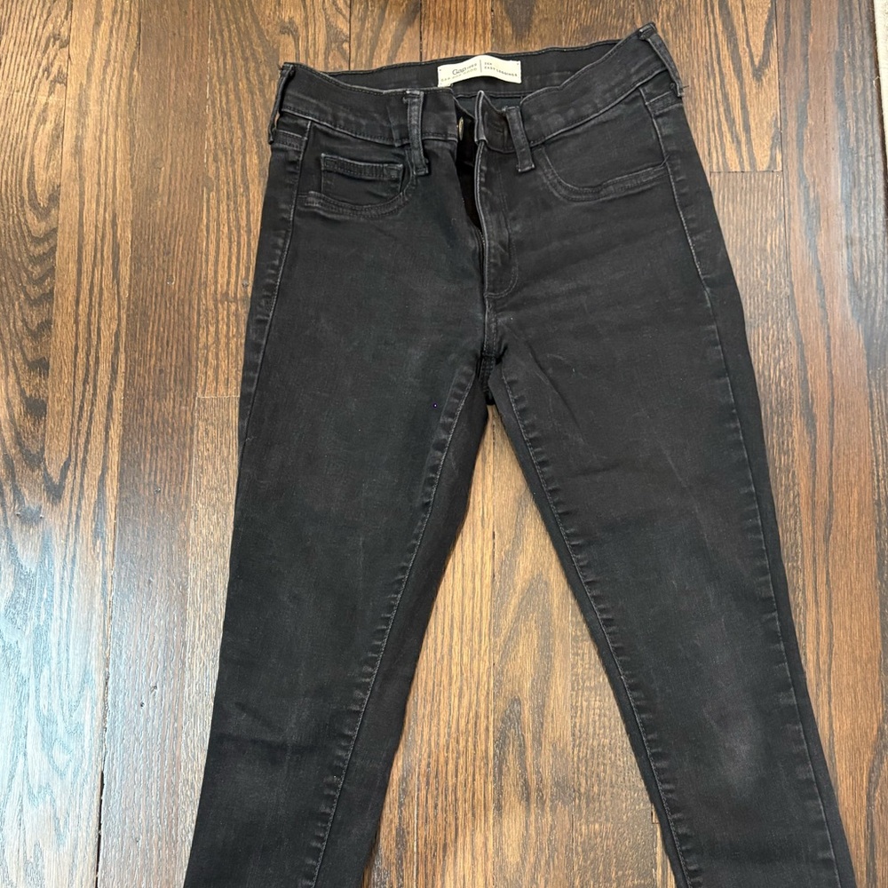 GAP Women's Black Skinny Jeans - Stretch Slim Fit